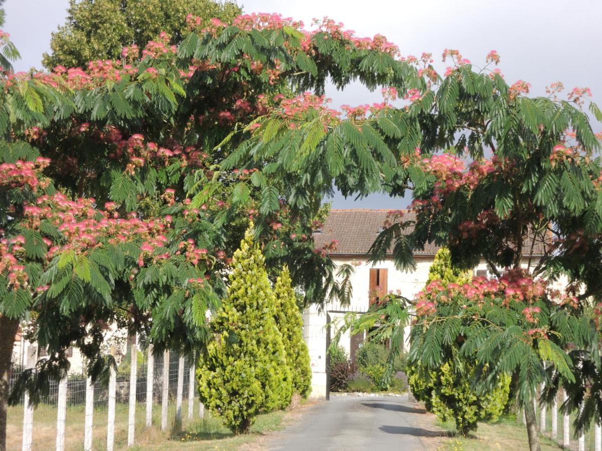 Le Logis Des Quatre Puits Bed & Breakfast *