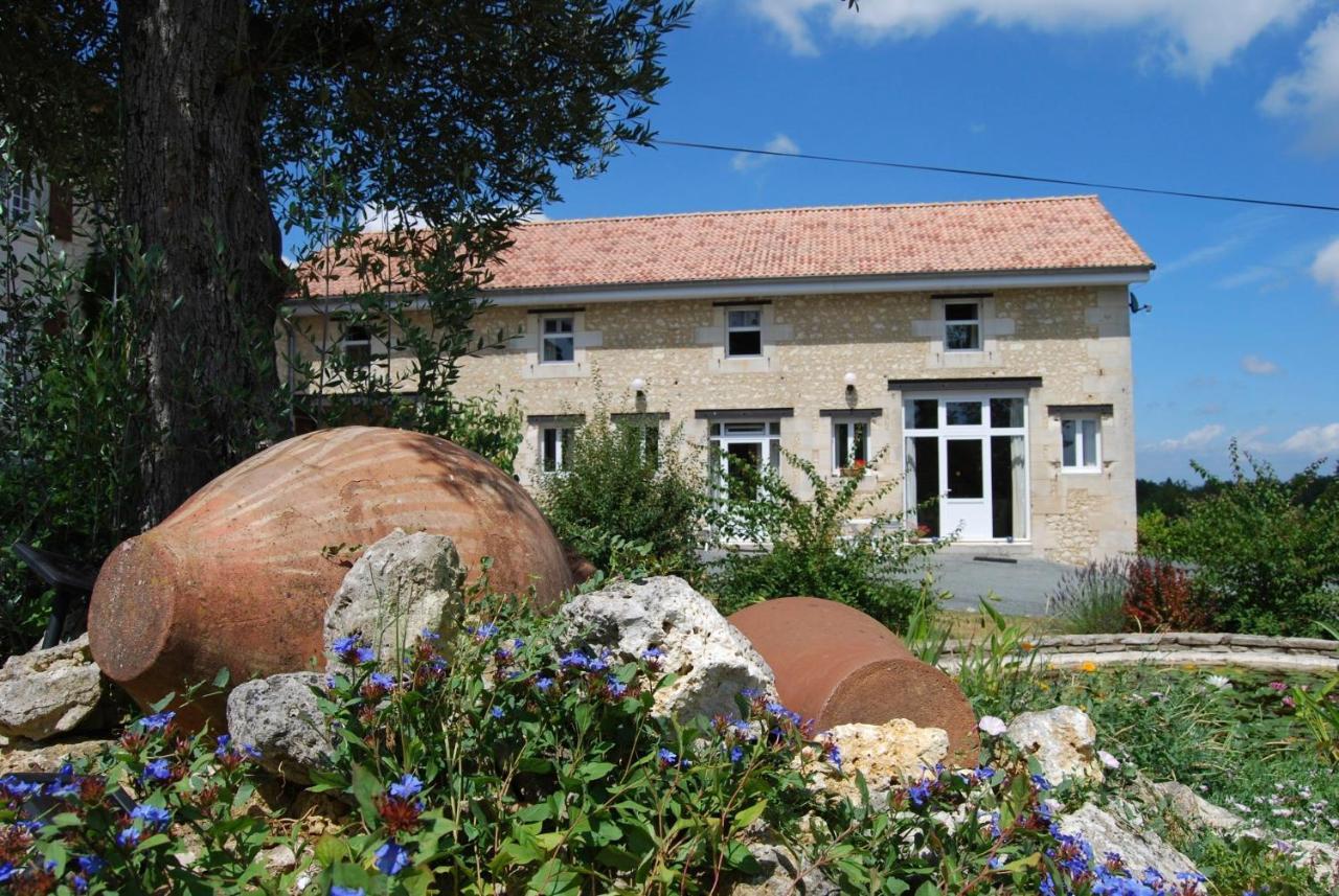 Le Logis Des Quatre Puits Bed & Breakfast
