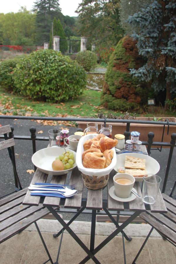 Le Logis Des Quatre Puits Bed & Breakfast Neuvicq-Montguyon